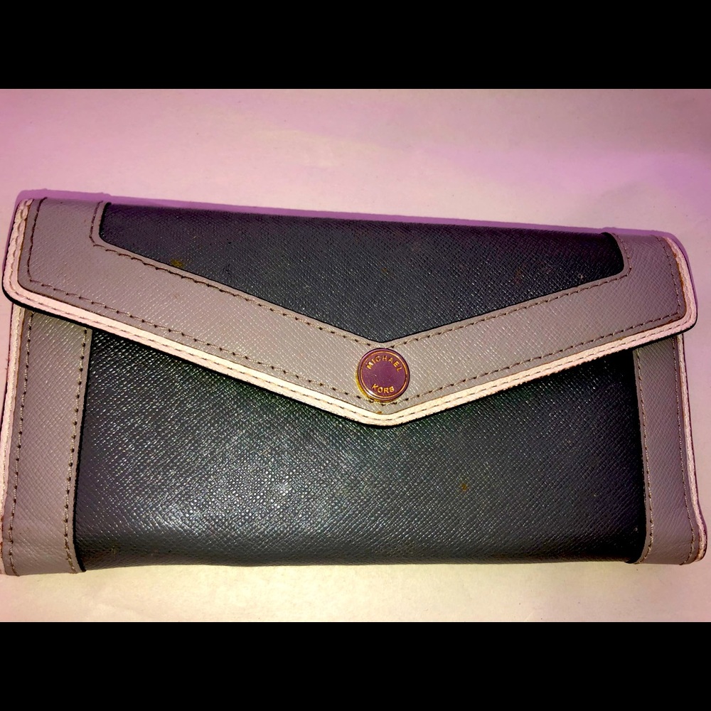 Michael Kors Saffiano Overlay Large Carryall Wallet Slate Grey. Good condition